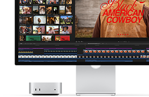 Mac mini ที่จับคู่กับ Studio Display, บนจอทางด้านขวาแสดงหน้าจอชื่อเรื่องจากภาพยนตร์ Black American Cowboy, ภาพนิ่งหลายภาพปรากฏอยู่ด้านซ้าย