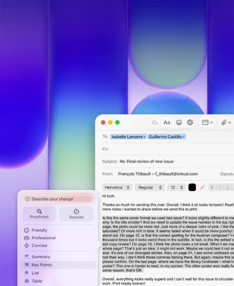 หน้าจอ MacBook Neo, กำลังใช้เครื่องมือการเขียนของ Apple Intelligence ในแอปเมลเพื่อแก้ไขหนึ่งย่อหน้ายาวในอีเมลที่มีความคิดเห็นเกี่ยวกับสิ่งพิมพ์