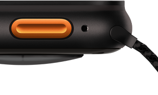 Apple Watch Ultra 3, สีดำ, ตัวเรือนไทเทเนียม, เซ็นเซอร์กระจกนูนที่ด้านหลัง, ภายนอกด้านซ้าย, ปุ่มแอ็คชั่น, ไซเรน