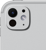 ตัวเครื่องภายนอกด้านหลังของ iPad Pro สีเงิน แสดงระบบกล้องระดับโปรที่ประกอบด้วยเลนส์ 5 ชิ้น และแฟลช True Tone ที่ปรับตามสภาวะ